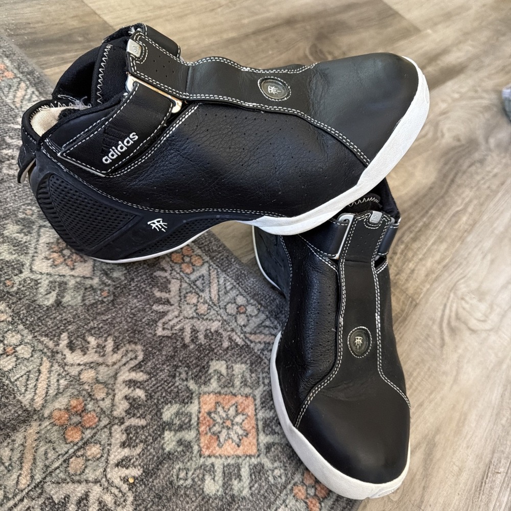 Black Adidas TMAC 4 size Men's 7 - 2004 - EUC - Clips Still Attached